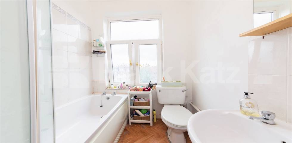 This modern, fully furnished 1-bedroom apartment in Willesden Green is available for April Kings Road, London, NW10,  London