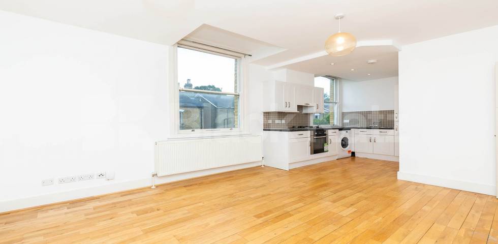 Located on a prime road in Hackney a spacious 1 bedroom property Goulton Road, Hackney Central