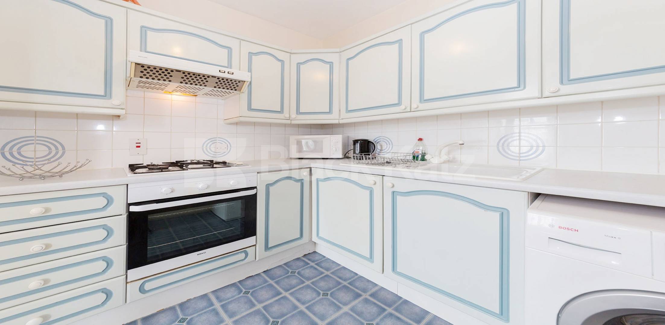 A well presented studio flat on the 2nd floor of a period house conversion on a quiet treelined street in Willesden Green (Jubilee Line) Grosvenor Gardens, London, NW2,  London