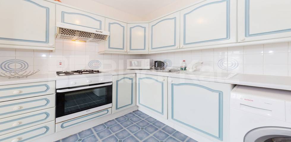 A well presented studio flat on the 2nd floor of a period house conversion on a quiet treelined street in Willesden Green (Jubilee Line) Grosvenor Gardens, London, NW2,  London