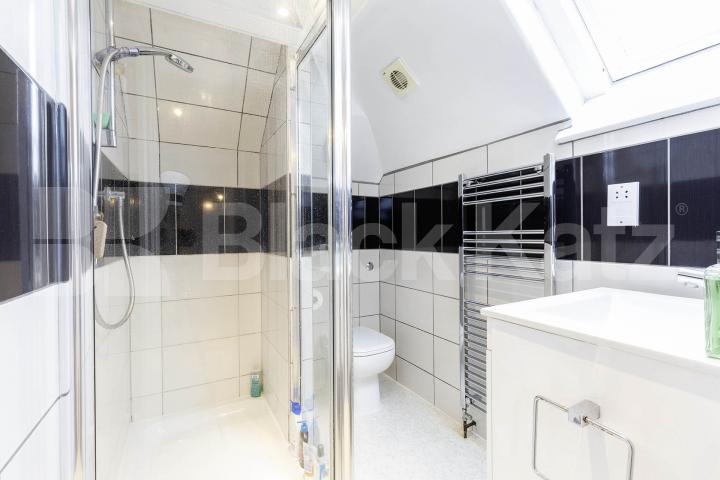 A well-presented and good-sized studio apartment located on Dartmouth Road, NW2 Dartmouth Road, Kilburn, NW2 (Inclusive of Water),  London