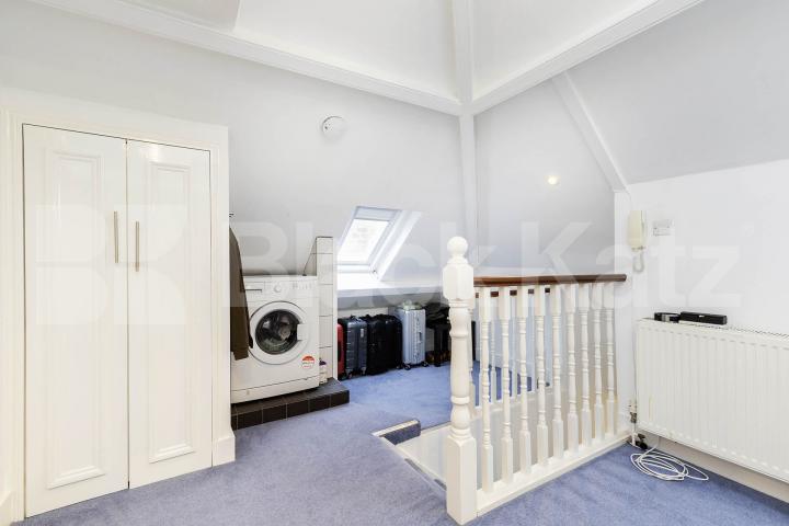 A well-presented and good-sized studio apartment located on Dartmouth Road, NW2 Dartmouth Road, Kilburn, NW2 (Inclusive of Water),  London