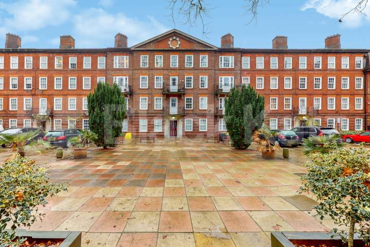 A well-presented two-bedroom apartment to rent in Hortensia House, SW10, available now Hortensia Road, Chelsea, SW10,  Hortensia House Hortensia Road