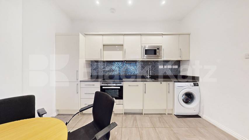 			2 Bedroom, 1 bath, 1 reception 			 Mill Lane,  London  NW6