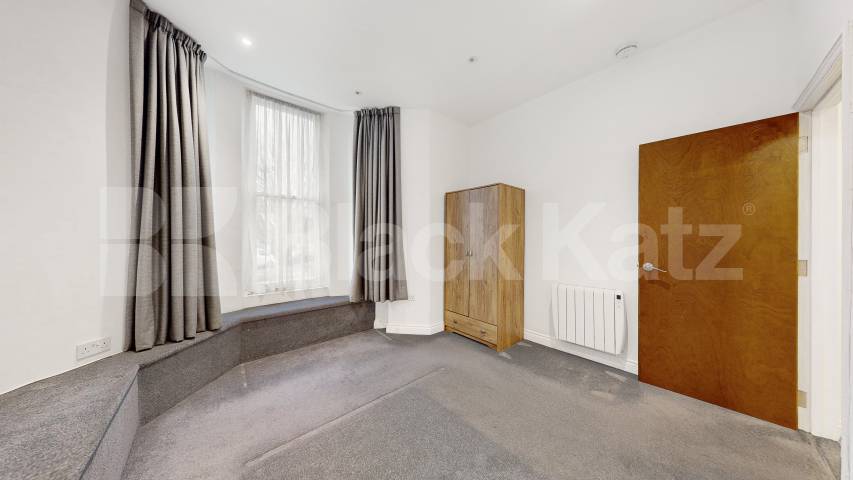 			2 Bedroom, 1 bath, 1 reception 			 Mill Lane,  London  NW6