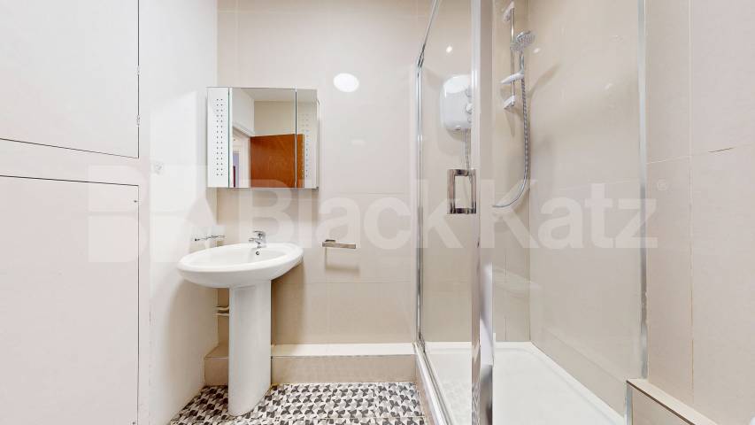 			2 Bedroom, 1 bath, 1 reception 			 Mill Lane,  London  NW6