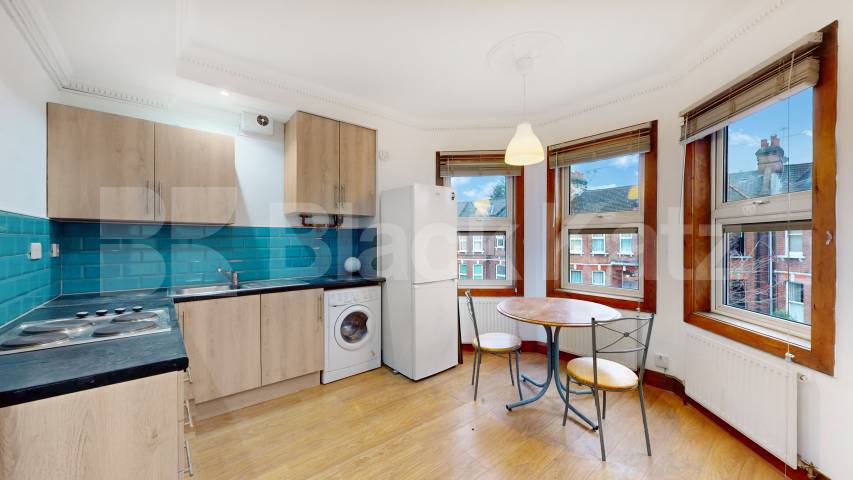 			3 Bedroom, 3 bath, 1 reception 			 Acland Road,  London  NW2