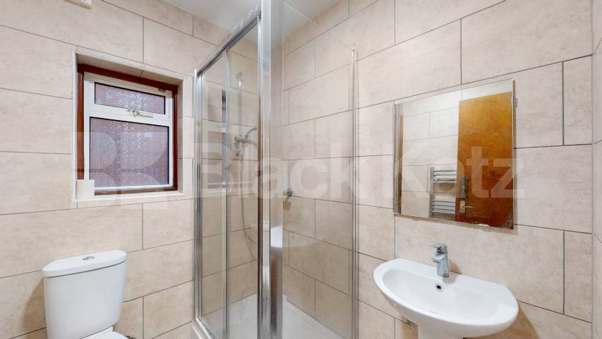 			3 Bedroom, 3 bath, 1 reception 			 Acland Road,  London  NW2