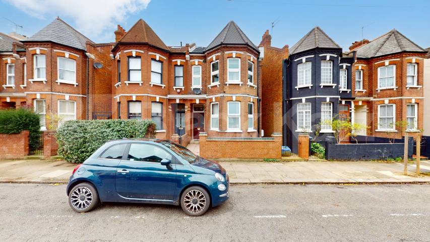 			3 Bedroom,  bath, 1 reception 			 Acland Road,  London  NW2