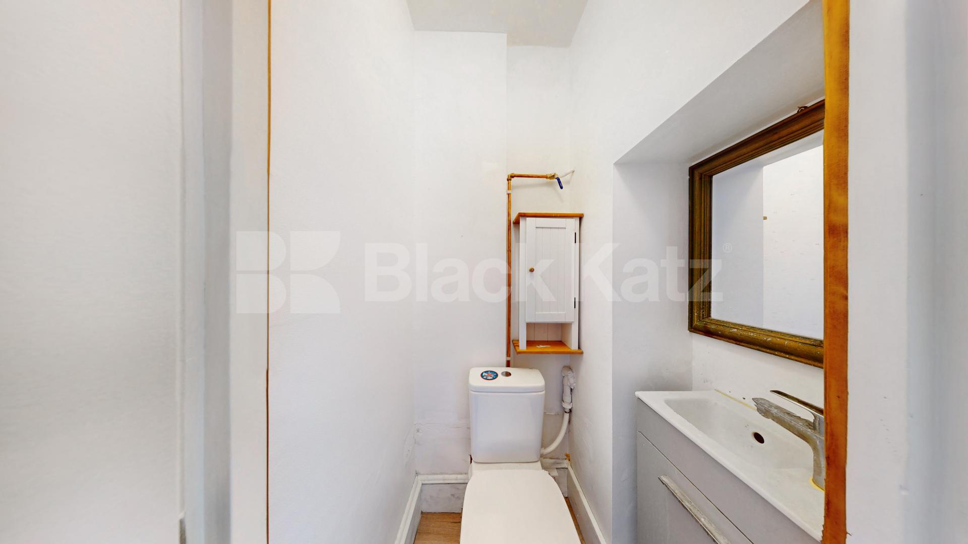A well-presented three-bedroom split-level apartment located on Finchley Road, NW3 Finchley Road, Hampstead, NW3,  London