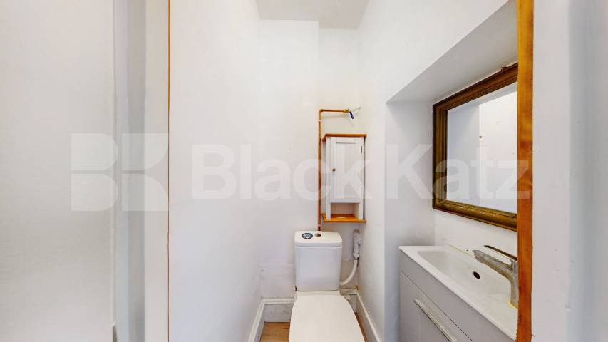 A well-presented three-bedroom split-level apartment located on Finchley Road, NW3 Finchley Road, Hampstead, NW3,  London