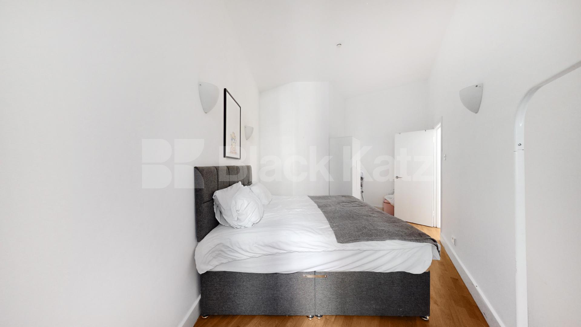 Stunning Three Double Bedroom, Two Bathroom Apartment in Heart of Shoreditch Great Eastern Street , Old Street - Shoreditch