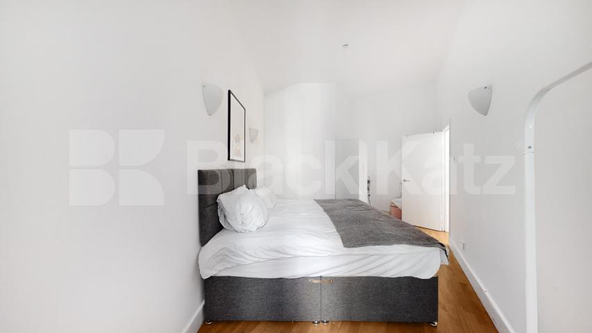 Stunning Three Double Bedroom, Two Bathroom Apartment in Heart of Shoreditch Great Eastern Street , Old Street - Shoreditch