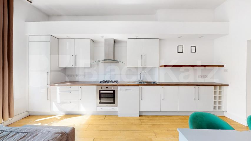 Stunning Three Double Bedroom, Two Bathroom Apartment in Heart of Shoreditch Great Eastern Street , Old Street - Shoreditch
