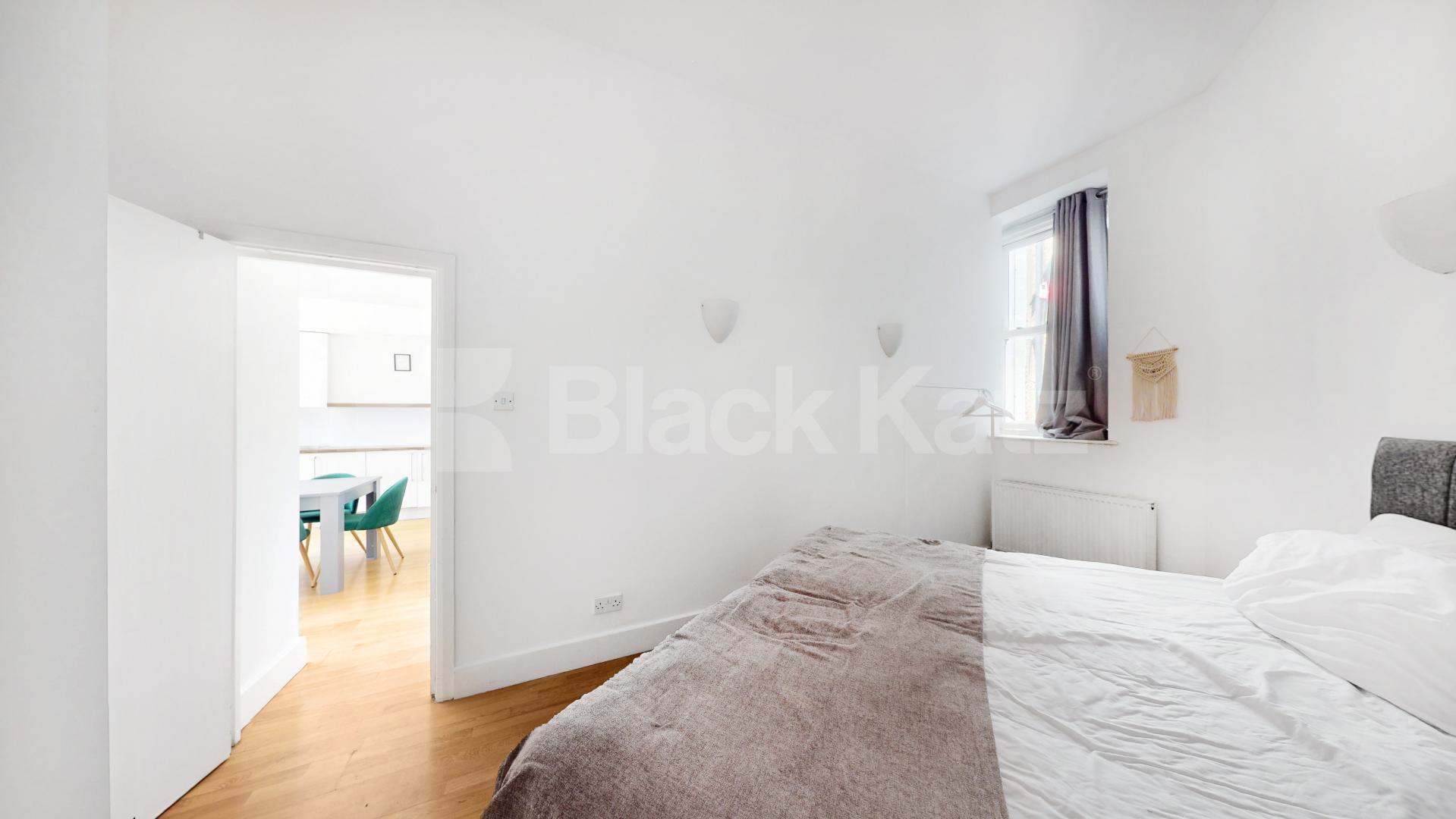 Stunning Three Double Bedroom, Two Bathroom Apartment in Heart of Shoreditch Great Eastern Street , Old Street - Shoreditch