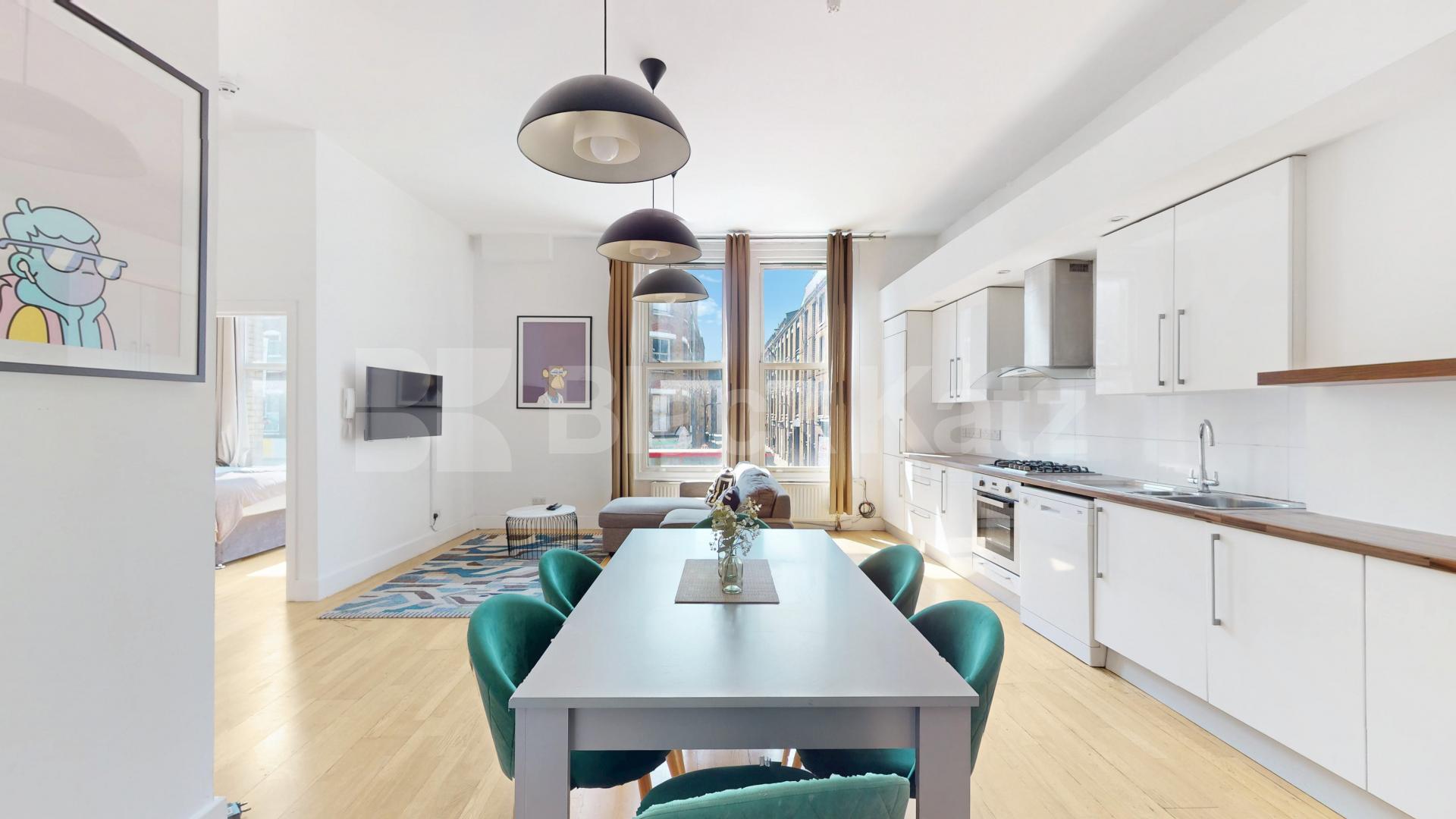 Stunning Three Double Bedroom, Two Bathroom Apartment in Heart of Shoreditch Great Eastern Street , Old Street - Shoreditch