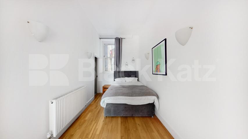 Stunning Three Double Bedroom, Two Bathroom Apartment in Heart of Shoreditch Great Eastern Street , Old Street - Shoreditch