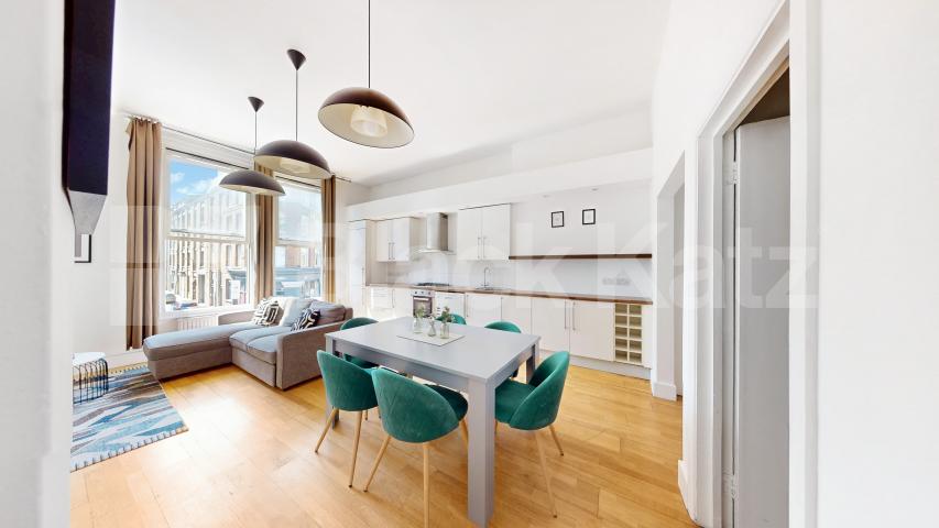 Stunning Three Double Bedroom, Two Bathroom Apartment in Heart of Shoreditch Great Eastern Street , Old Street - Shoreditch