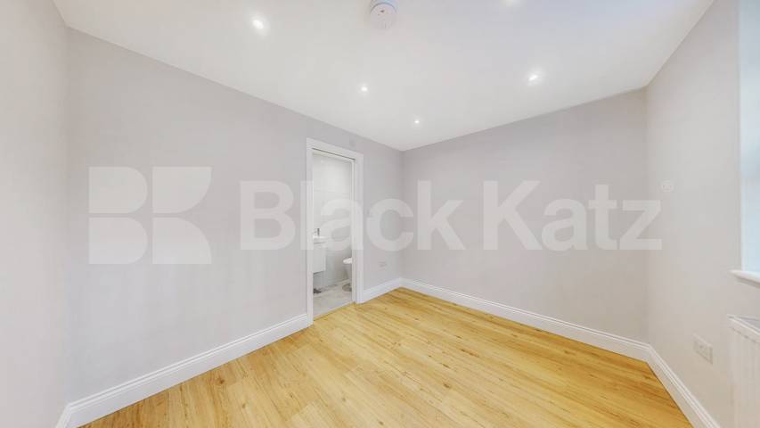 Stylish Refurbished 1 Bed Apartment in Bell Street mins to Regents Park Bell Street, Marylebone