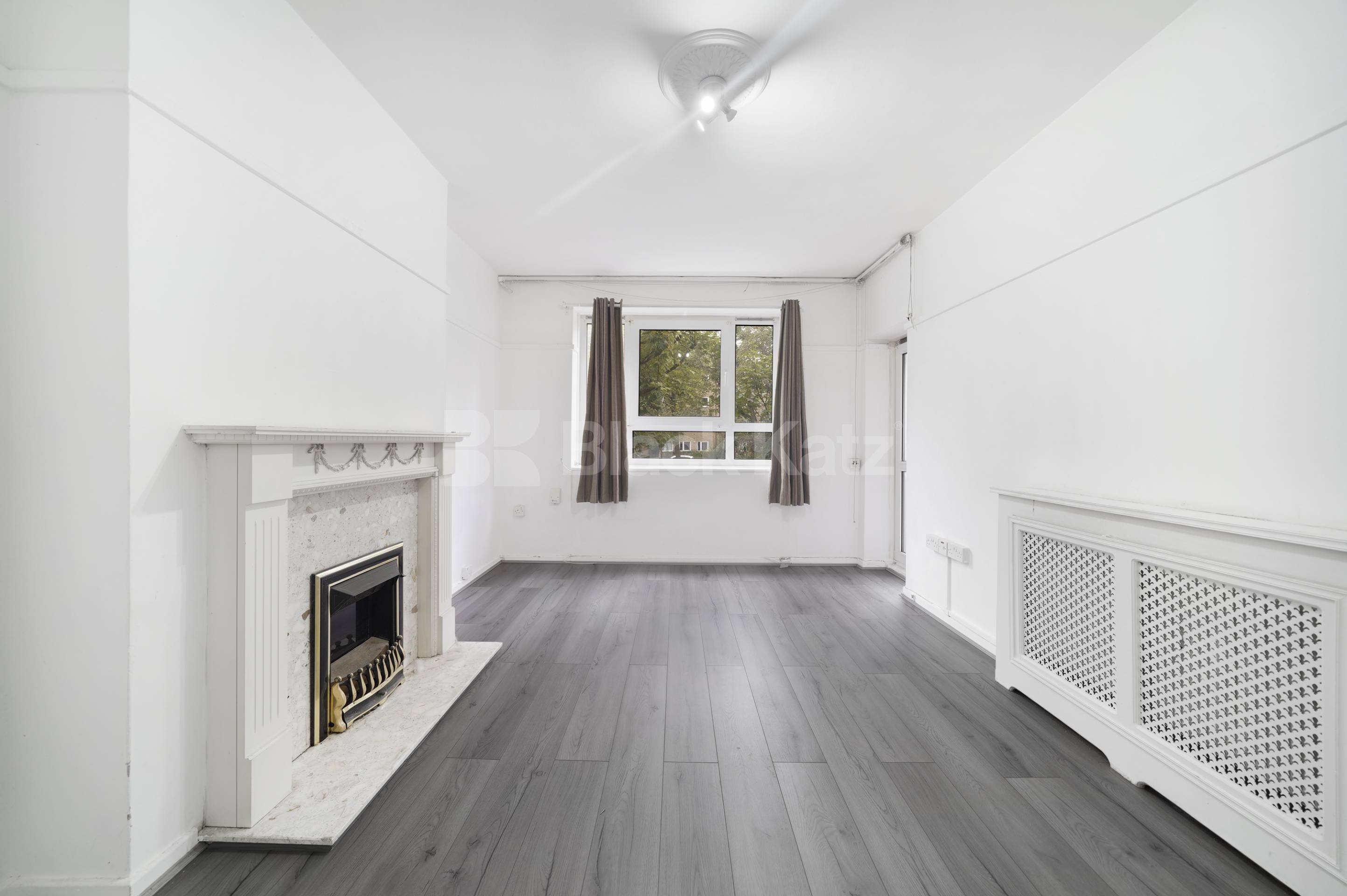Spacious three bed with good size lounge in St Johns Wood Boundary Road, St Johns Wood NW8