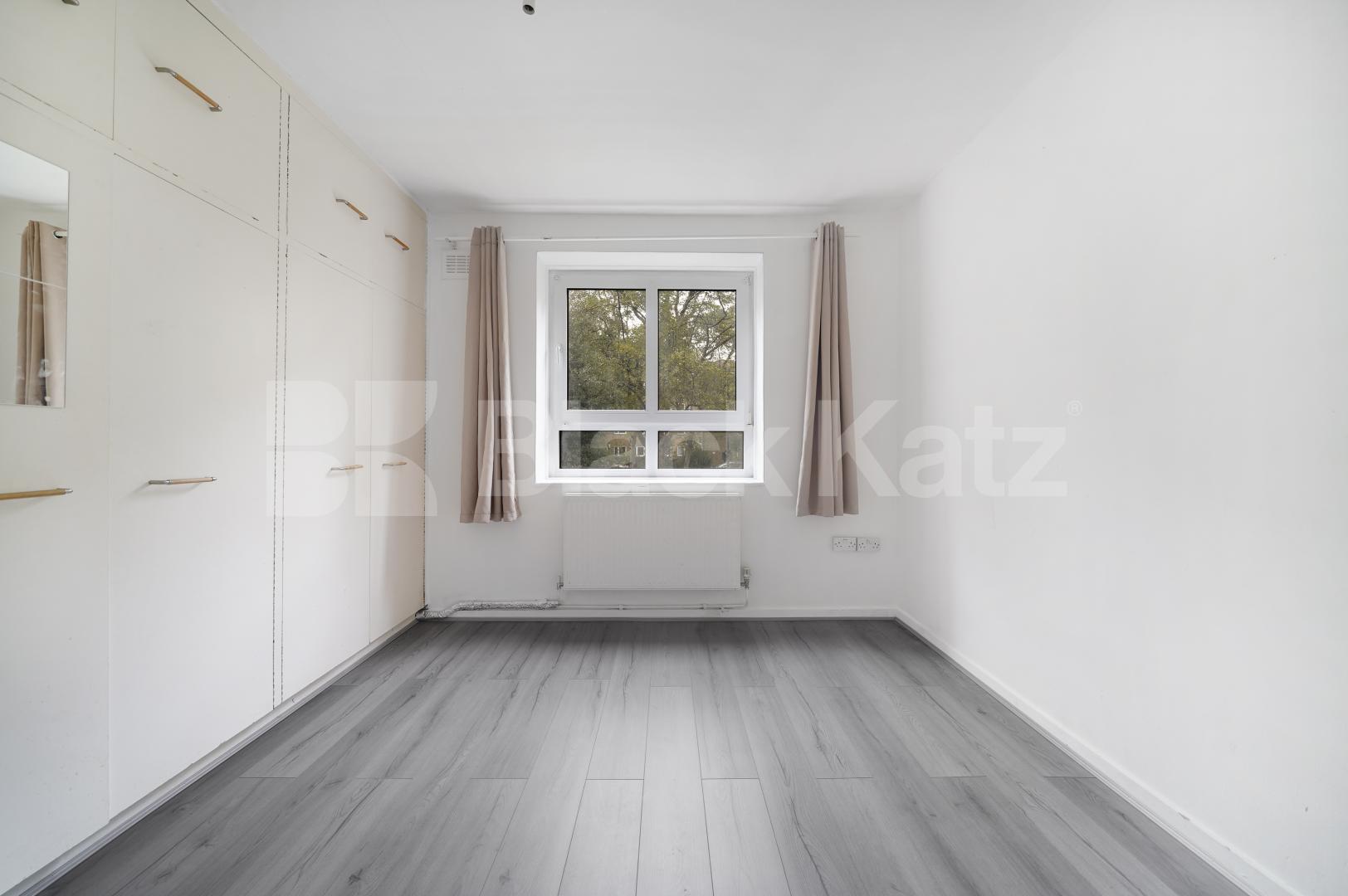 Spacious three bed with good size lounge in St Johns Wood Boundary Road, St Johns Wood