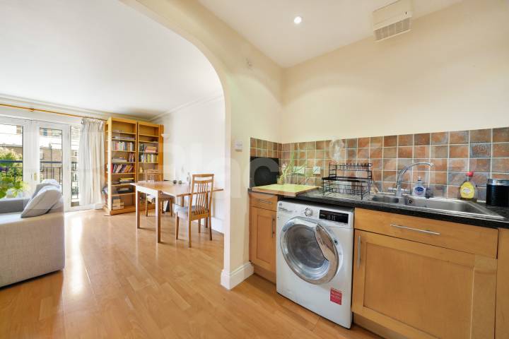 Boasting size, quality & location Bentham House.Falmouth Road, Borough/London Bridge