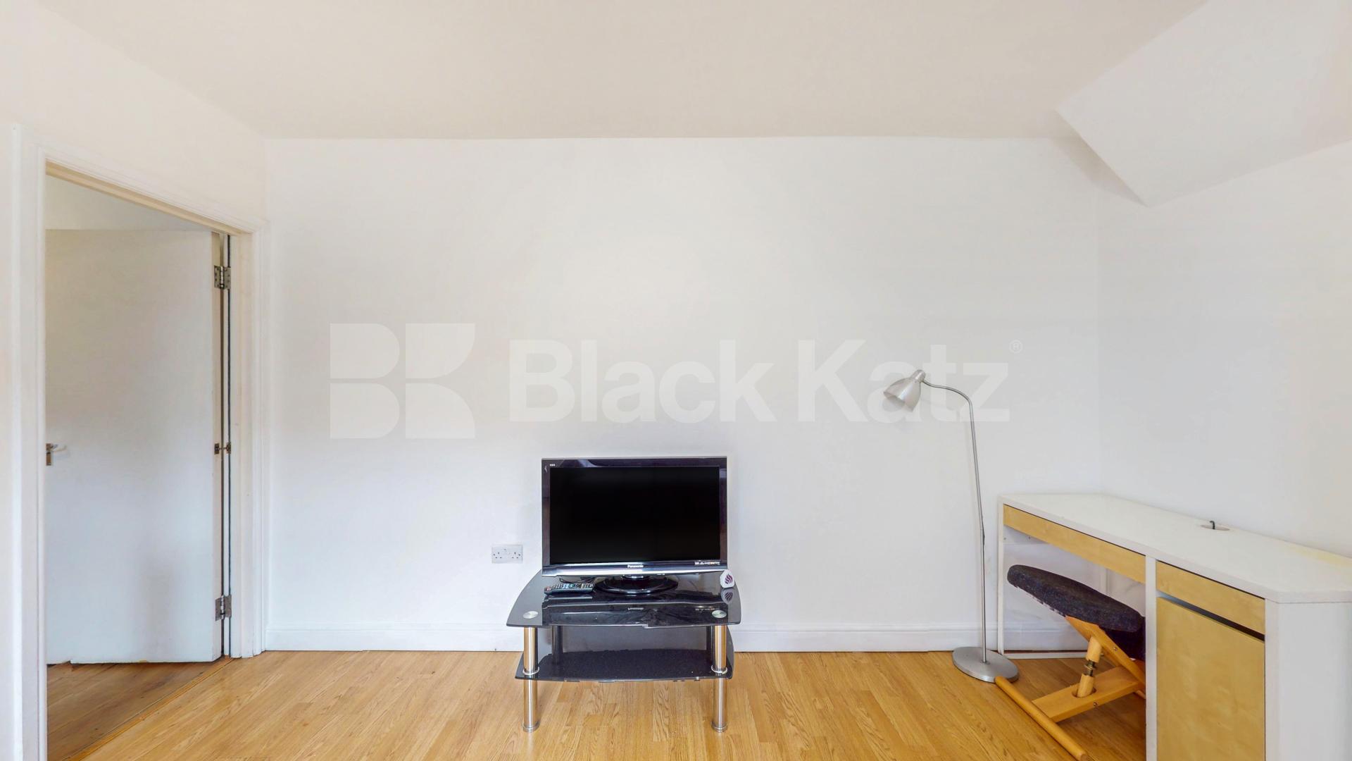 Bright & Spacious 2-Bed Flat to Rent – Minutes from Camden Town Station Camden High Street, Camden