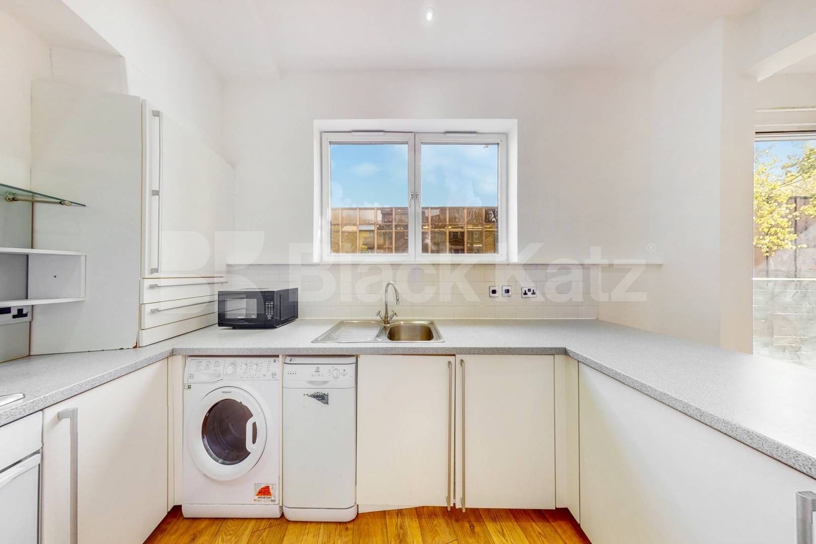 Superbly located & offering 528 Sq. Ft. of living & entertaining space  Newington Causeway, Borough