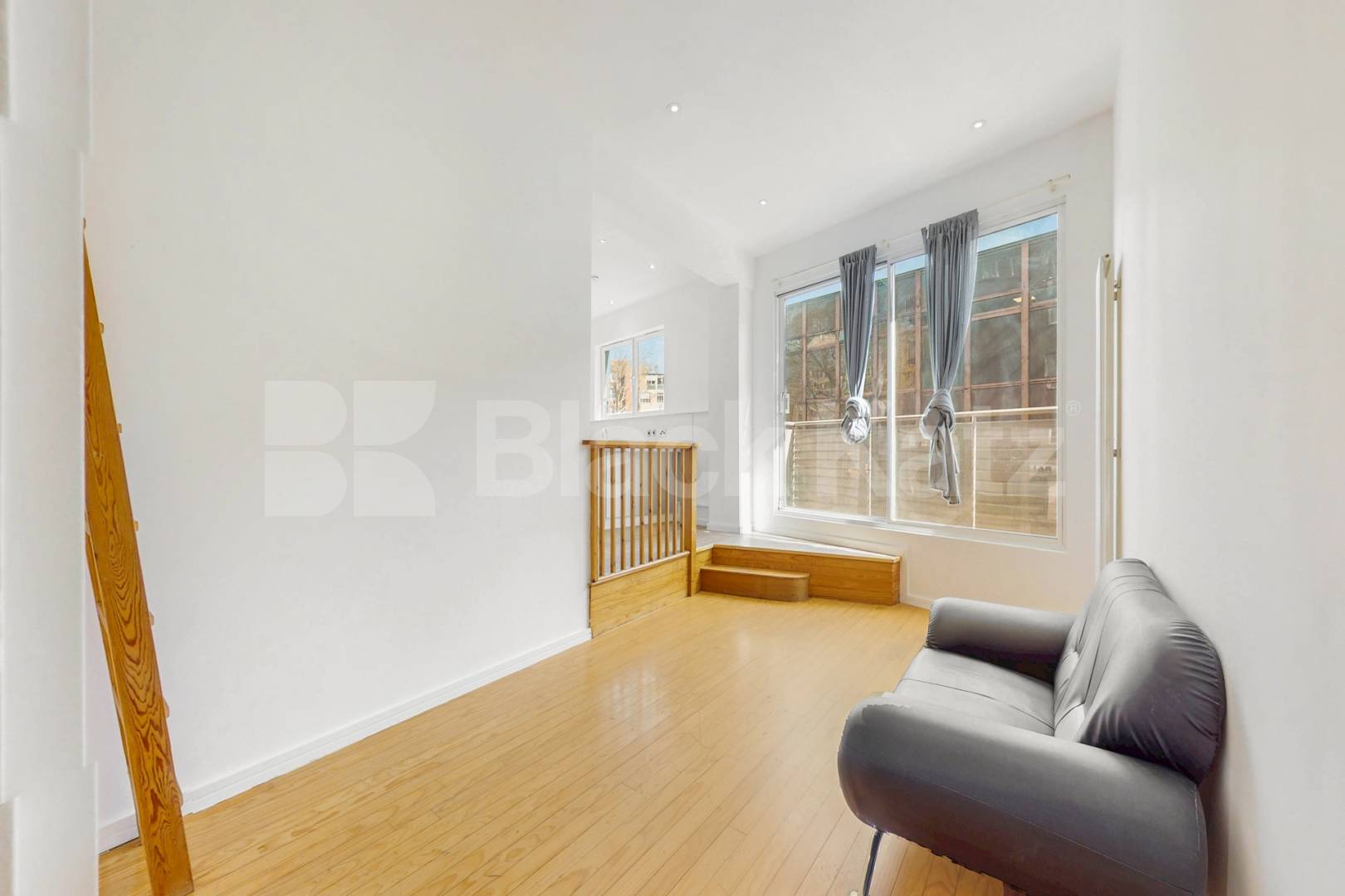 Superbly located & offering 528 Sq. Ft. of living & entertaining space  Newington Causeway, Borough
