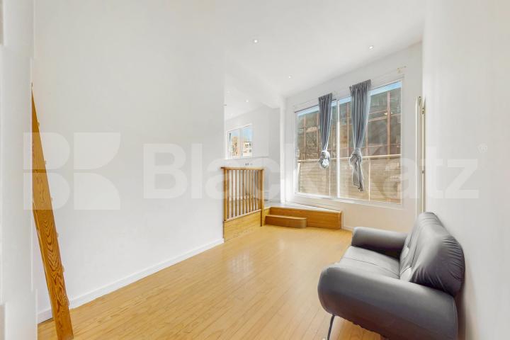 Superbly located & offering 528 Sq. Ft. of living & entertaining space  Newington Causeway, Borough