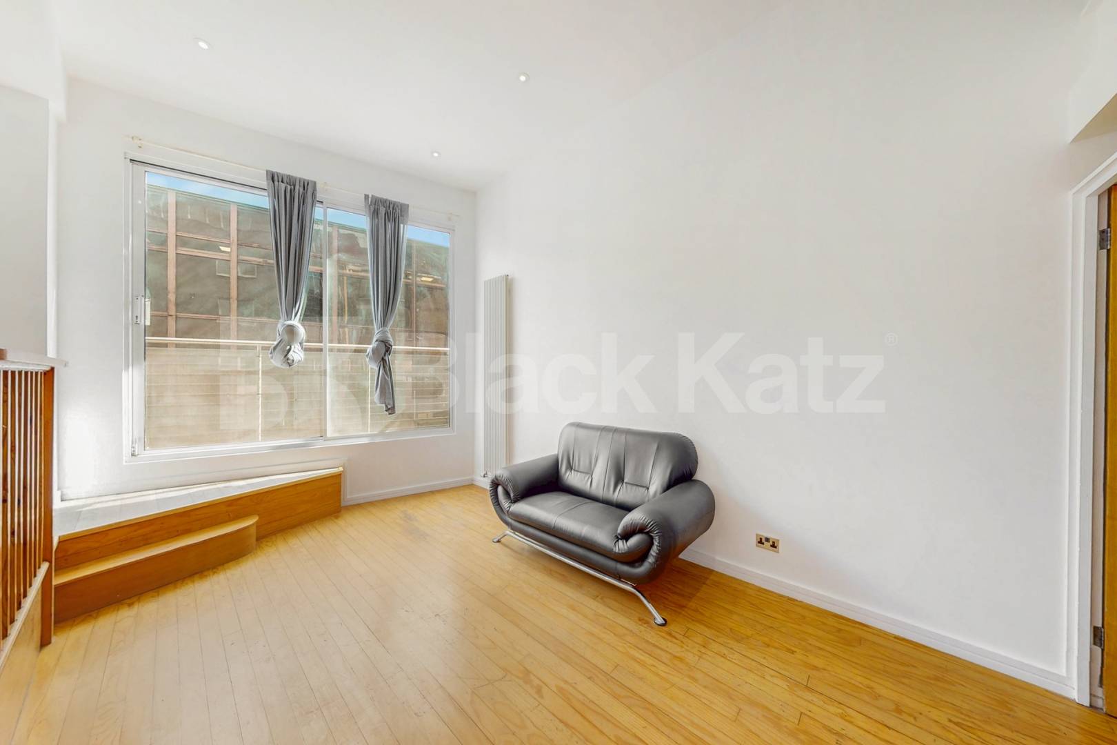 Superbly located & offering 528 Sq. Ft. of living & entertaining space  Newington Causeway, Borough