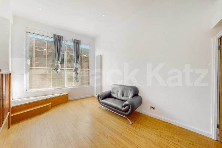 Superbly located & offering 528 Sq. Ft. of living & entertaining space  Newington Causeway, Borough