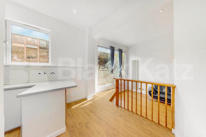 Superbly located & offering 528 Sq. Ft. of living & entertaining space  Newington Causeway, Borough