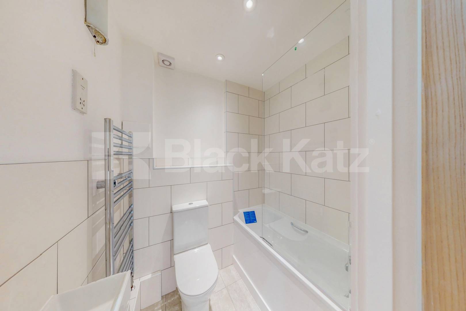 Superbly located & offering 528 Sq. Ft. of living & entertaining space  Newington Causeway, Borough