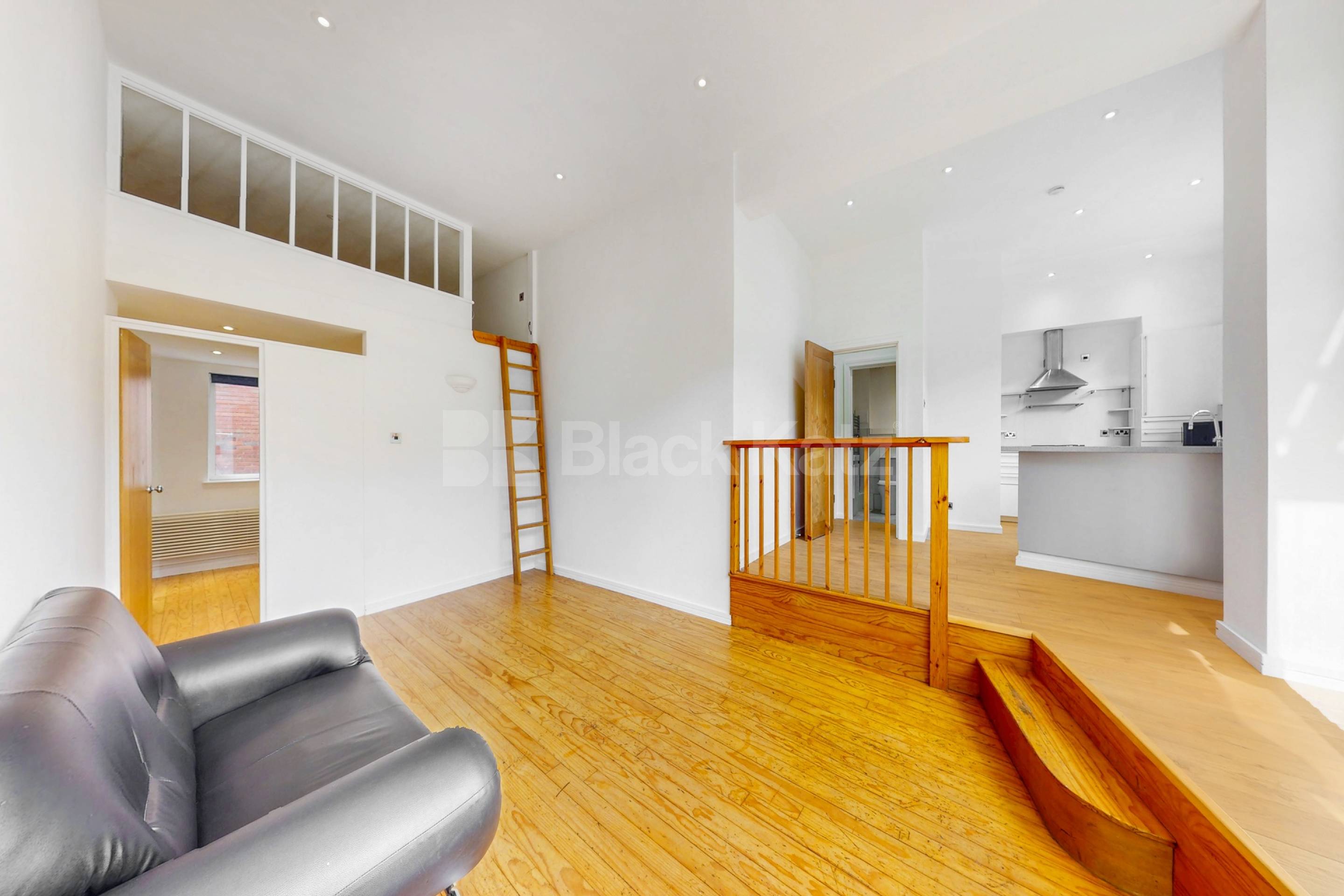 Superbly located & offering 528 Sq. Ft. of living & entertaining space  Newington Causeway, Borough SE1