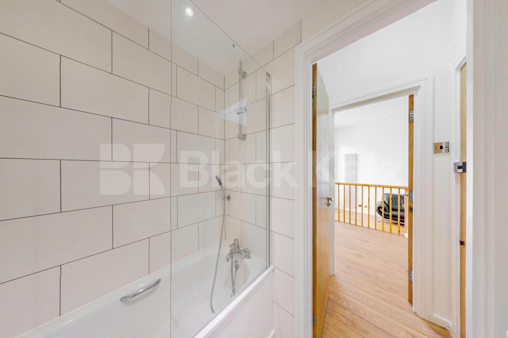 Superbly located & offering 528 Sq. Ft. of living & entertaining space  Newington Causeway, Borough