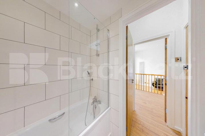 Superbly located & offering 528 Sq. Ft. of living & entertaining space  Newington Causeway, Borough