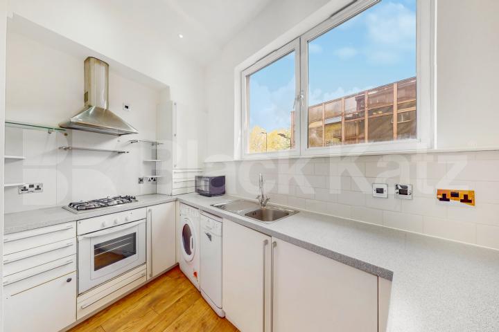 Superbly located & offering 528 Sq. Ft. of living & entertaining space  Newington Causeway, Borough