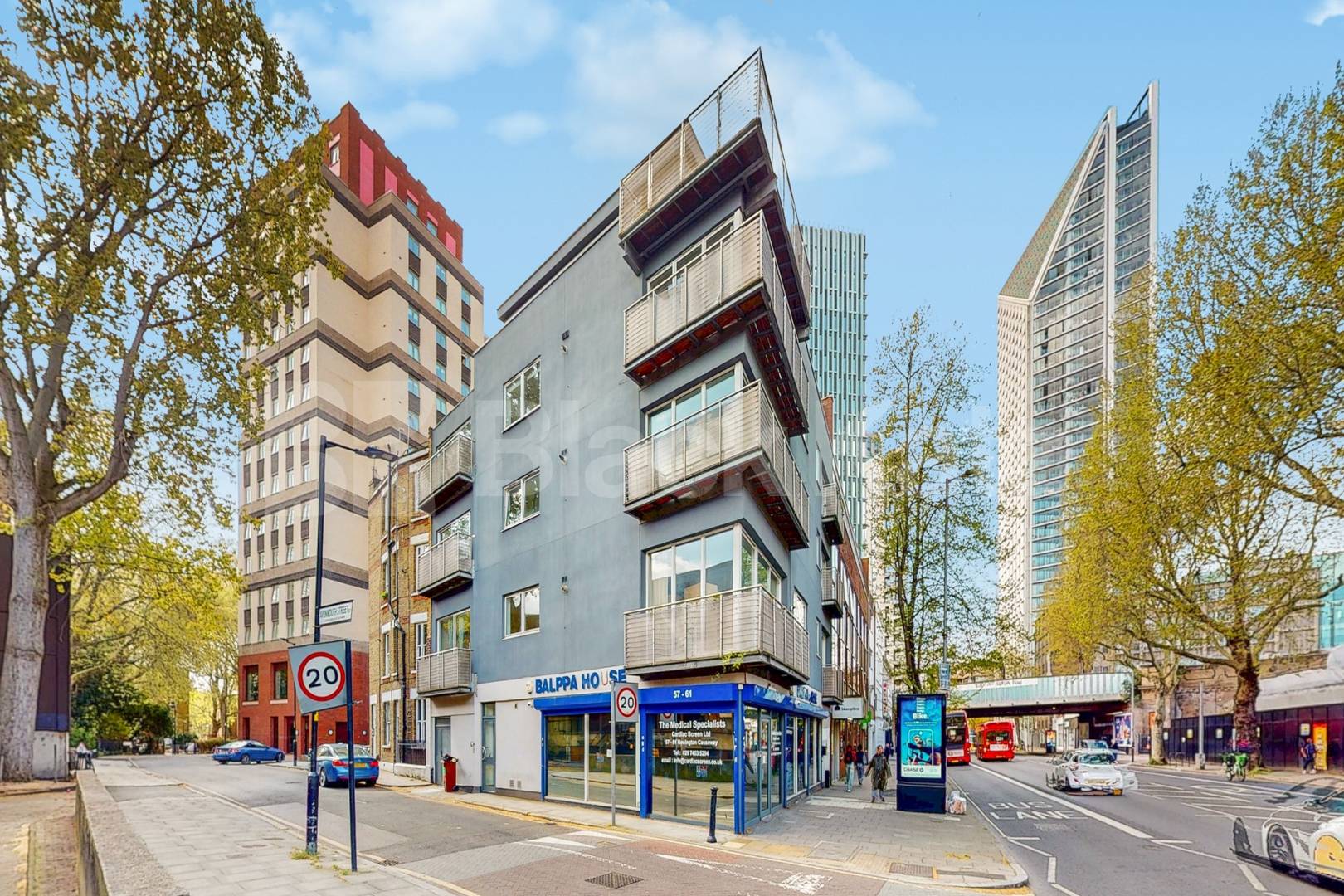 Superbly located & offering 528 Sq. Ft. of living & entertaining space  Newington Causeway, Borough