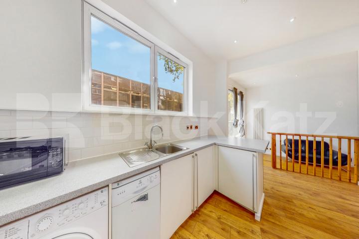 Superbly located & offering 528 Sq. Ft. of living & entertaining space  Newington Causeway, Borough
