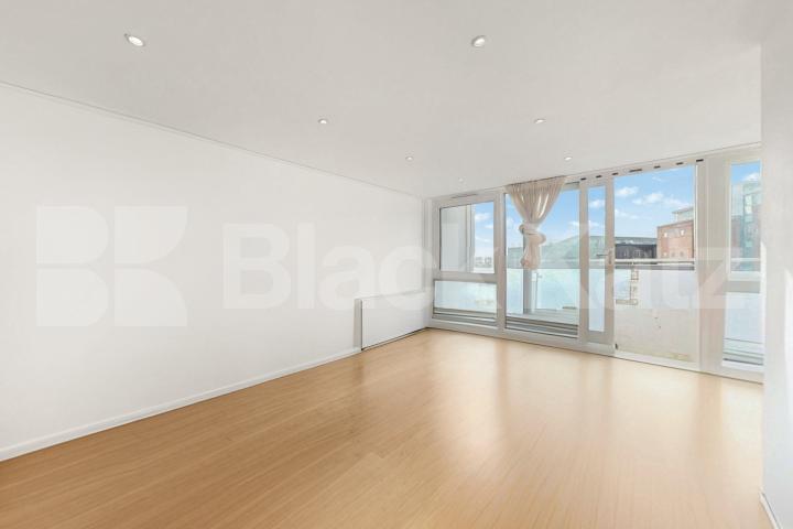 Modern recently refurbished two bed in central location mins to tube Alfred Road , Westbourne Park