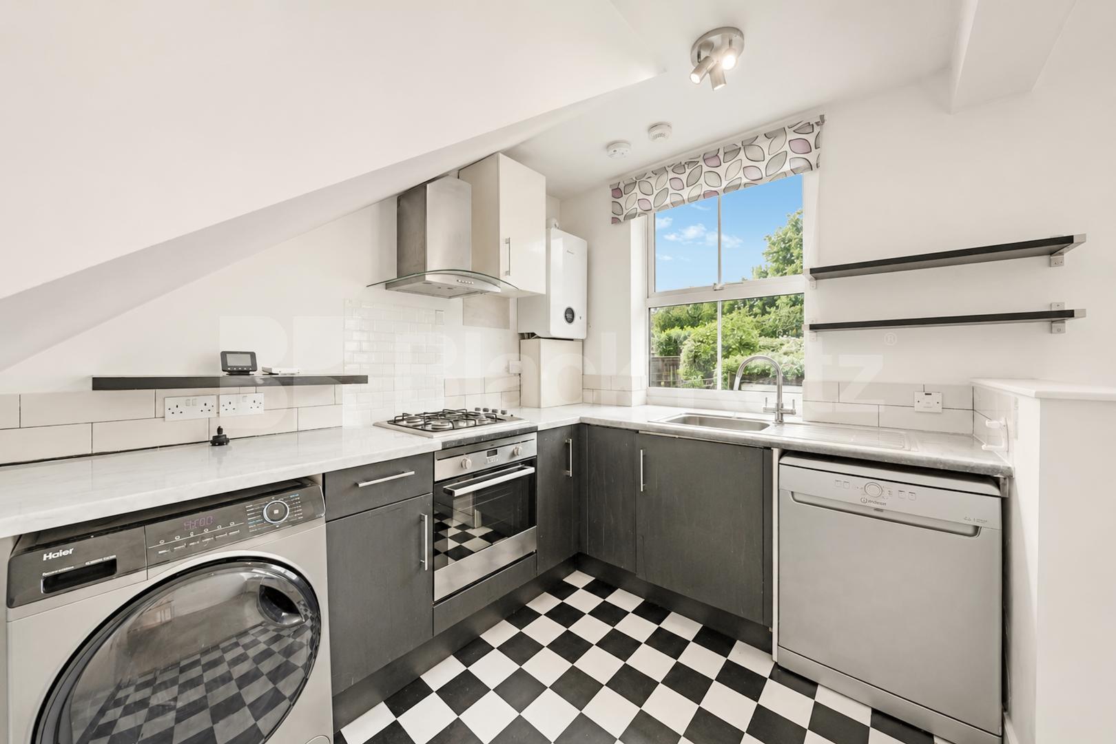 Spacious 1 Bed Flat N7 | Parking, Quiet Aspect & High Ceilings Camden Road, Camden Borders 