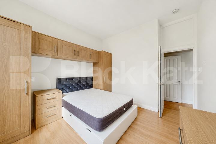 Spacious 1 Bed Flat N7 | Parking, Quiet Aspect & High Ceilings Camden Road, Camden Borders 