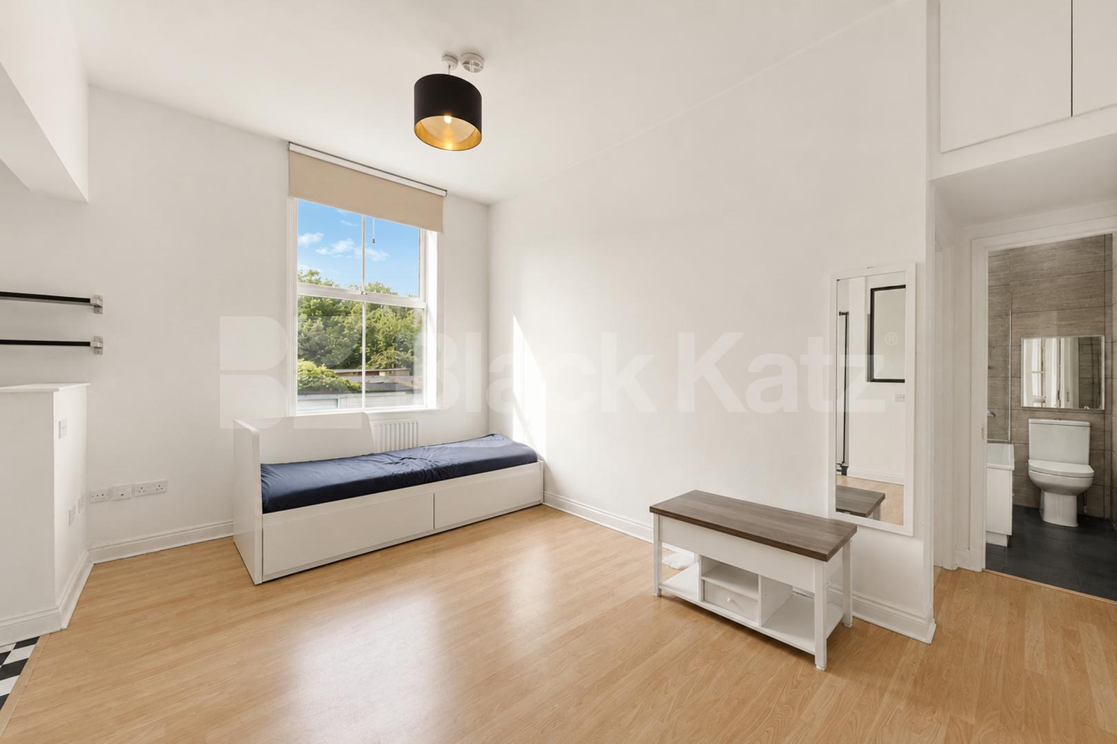Spacious 1 Bed Flat N7 | Parking, Quiet Aspect & High Ceilings Camden Road, Camden Borders 