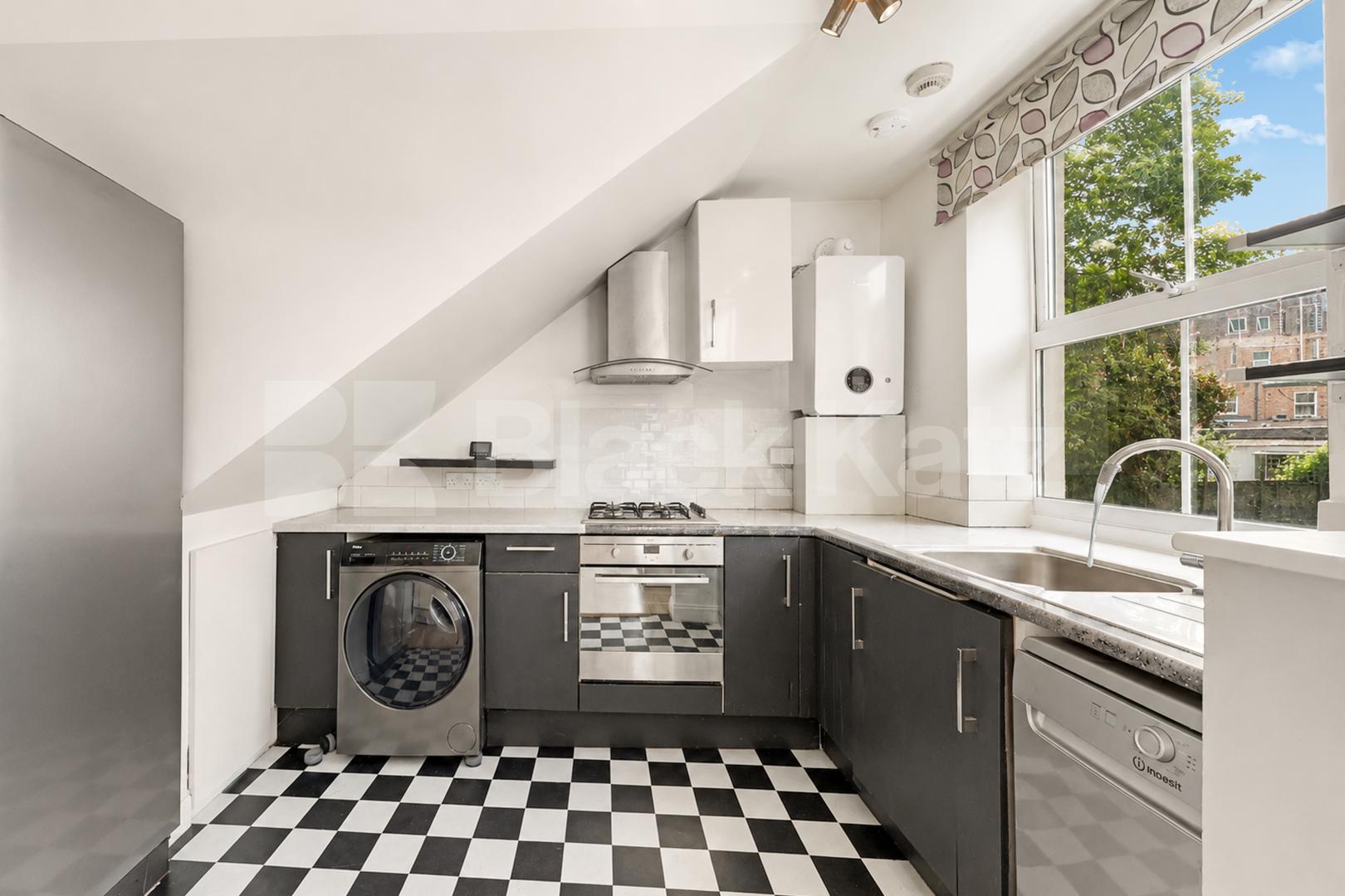 Spacious 1 Bed Flat N7 | Parking, Quiet Aspect & High Ceilings Camden Road, Camden Borders 