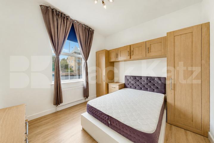Spacious 1 Bed Flat N7 | Parking, Quiet Aspect & High Ceilings Camden Road, Camden Borders 