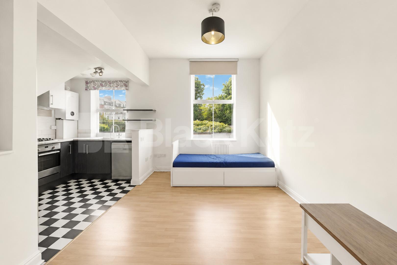 Spacious 1 Bed Flat N7 | Parking, Quiet Aspect & High Ceilings Camden Road, Camden Borders 