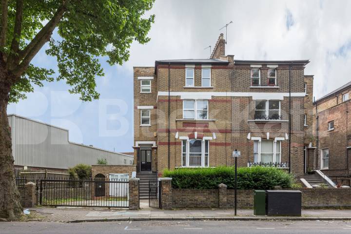 Fantastic spacious three bed mins to tube and shops  Hillmarton Road, Caledonian Road