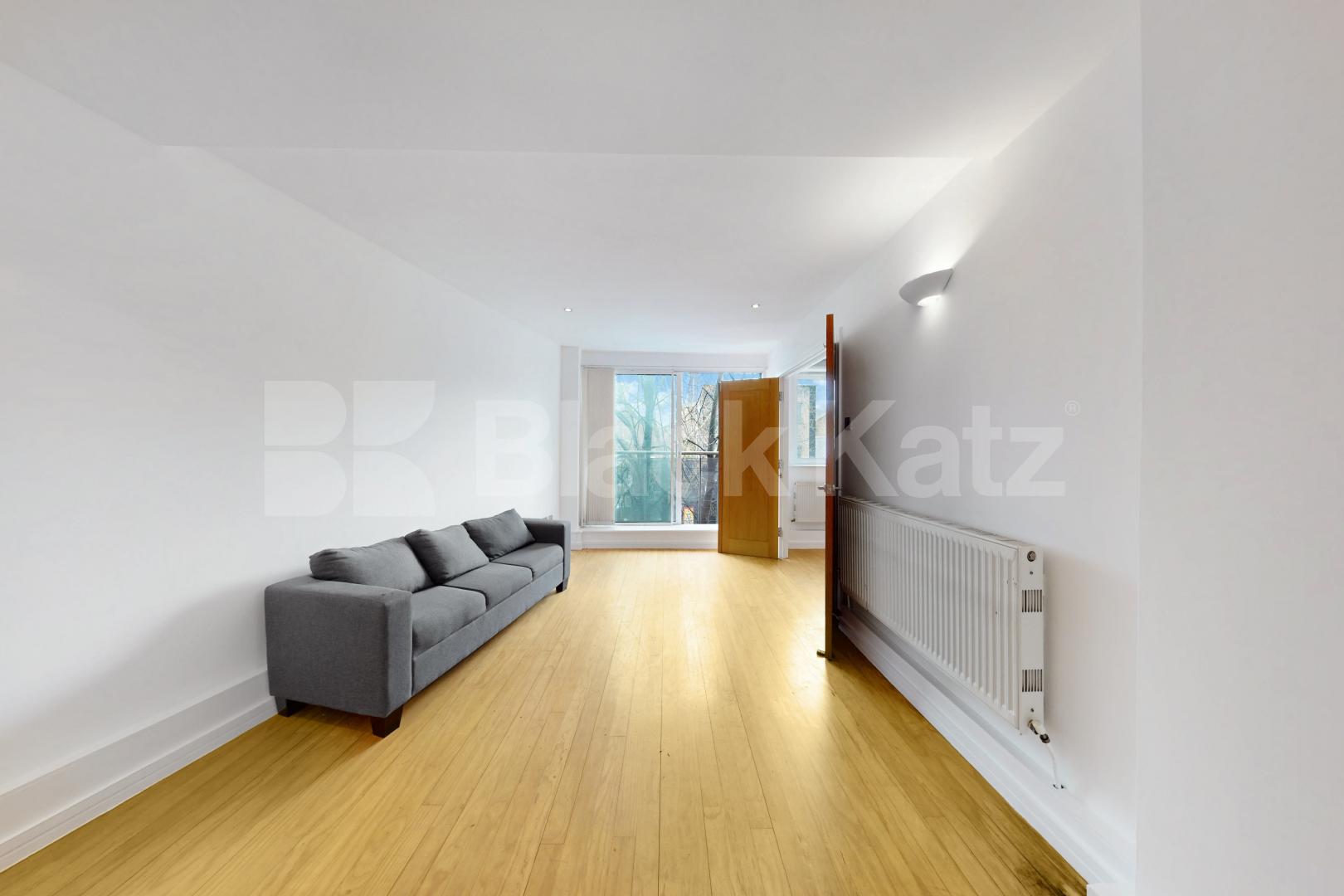Freshly repainted throughout, wooden floors & superbly located   Newington Causeway, Borough