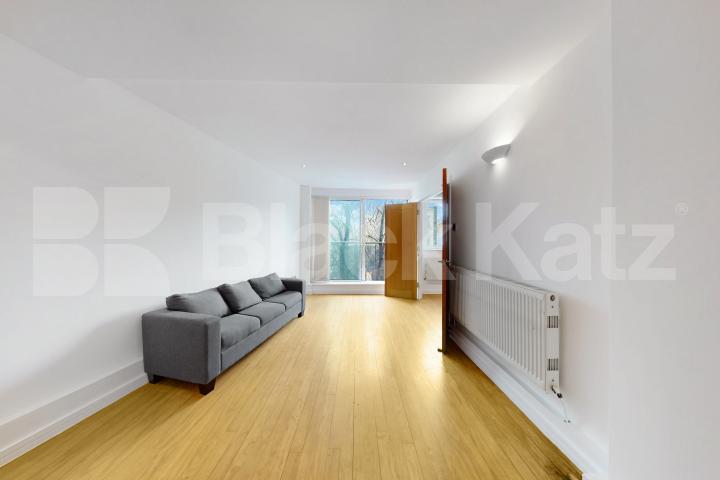 Freshly repainted throughout, wooden floors & superbly located   Newington Causeway, Borough